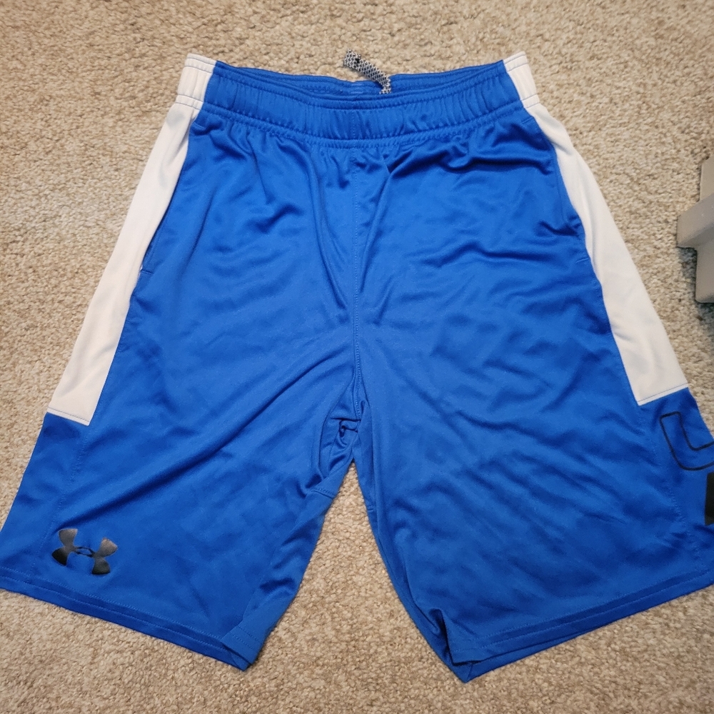 Under Armour boys youth medium basketball shorts